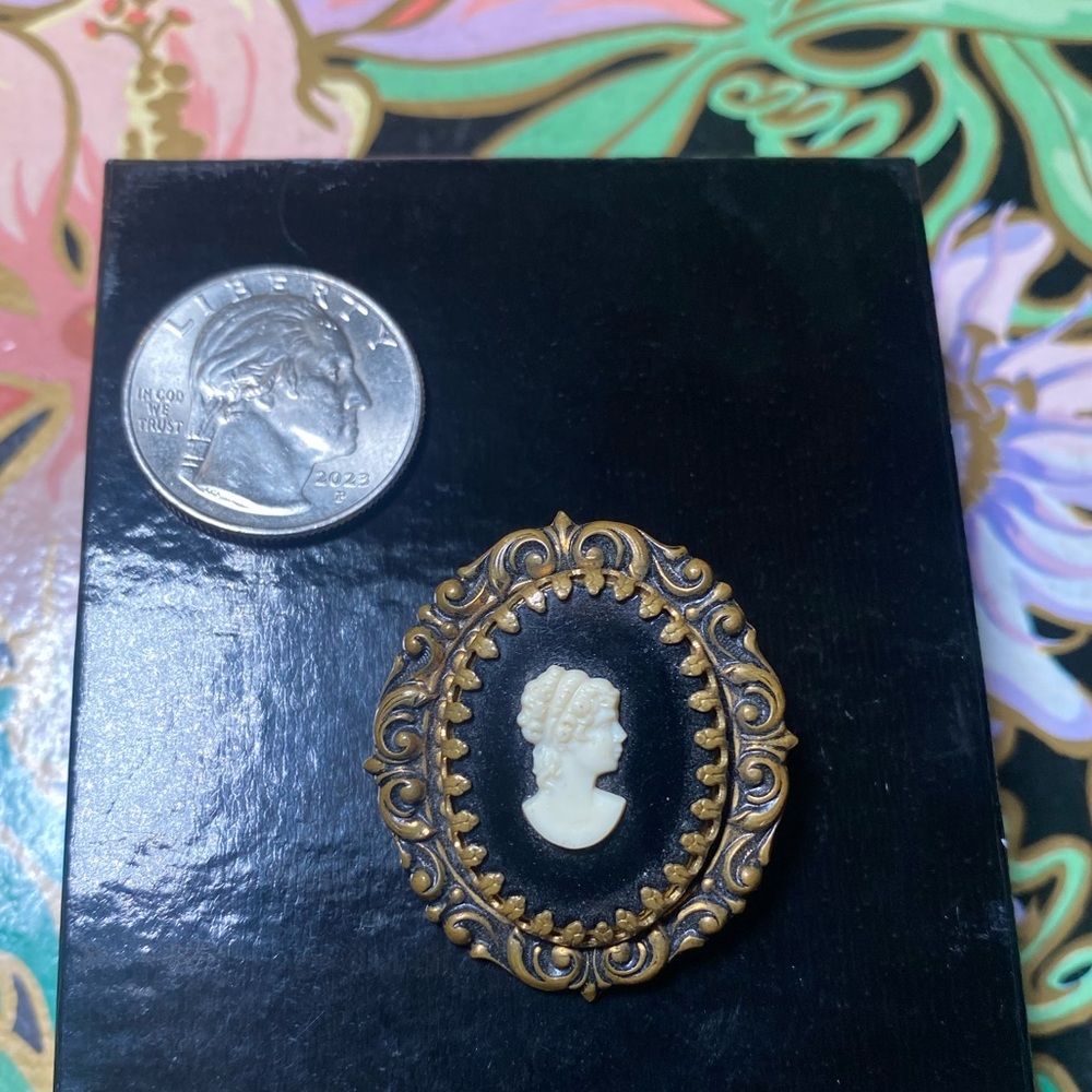 Vintage Cameo brooch - Picture 5 of 7